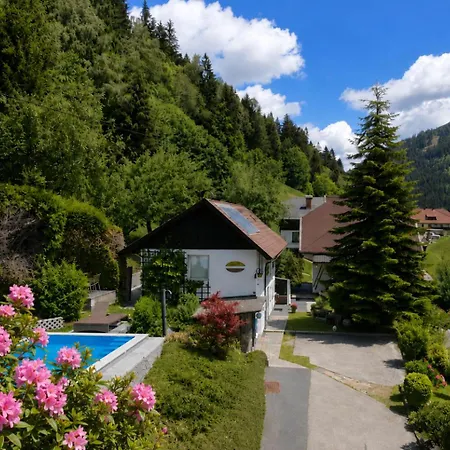 Stpeter, Midden In Meren Gebied Karinthie * Radenthein